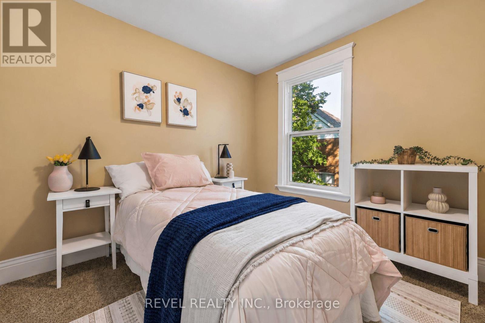 36 Holton Avenue N Property Photo 25