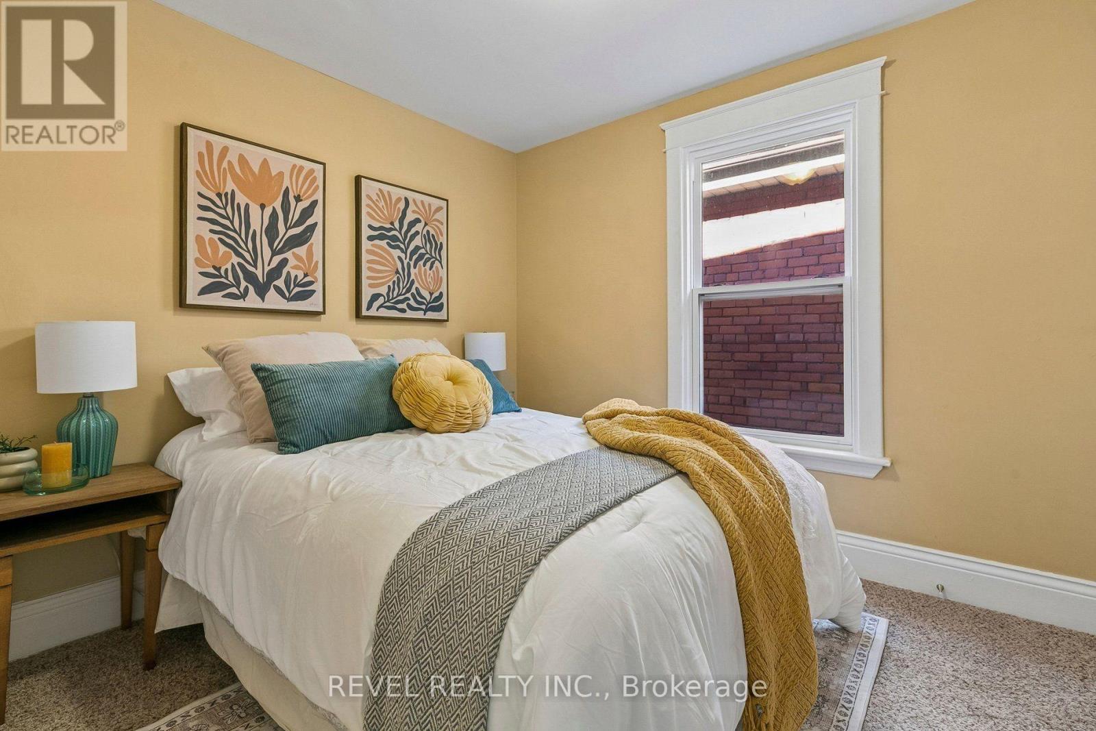 36 Holton Avenue N Property Photo 27