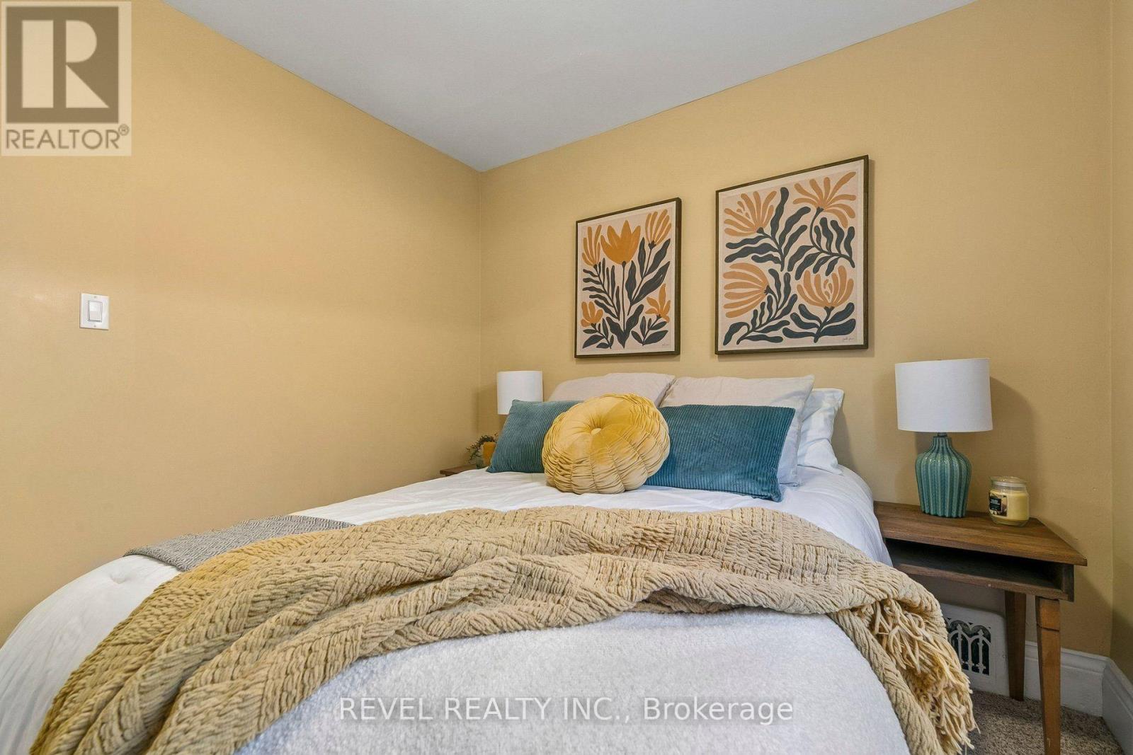 36 Holton Avenue N Property Photo 28