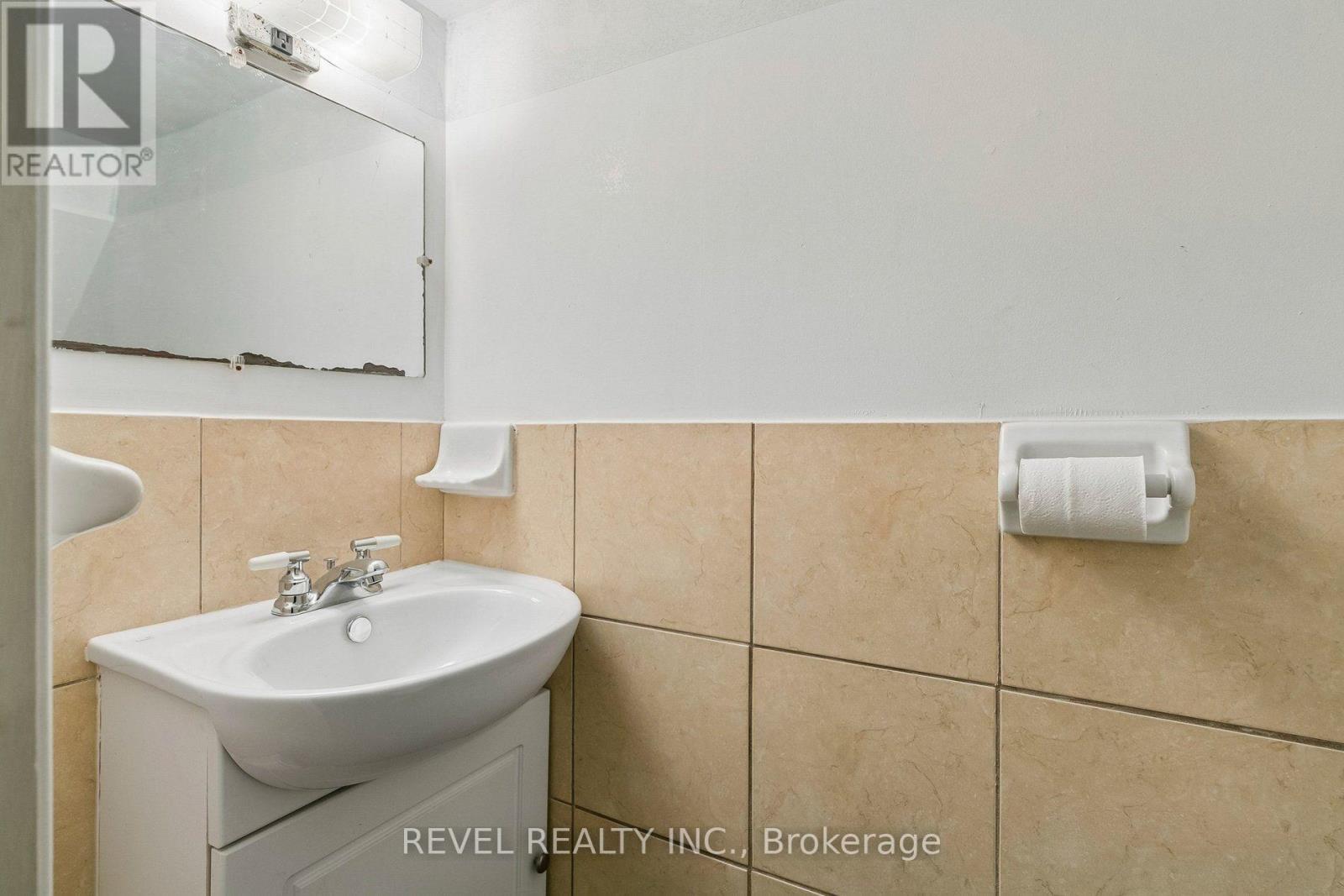 36 Holton Avenue N Property Photo 40