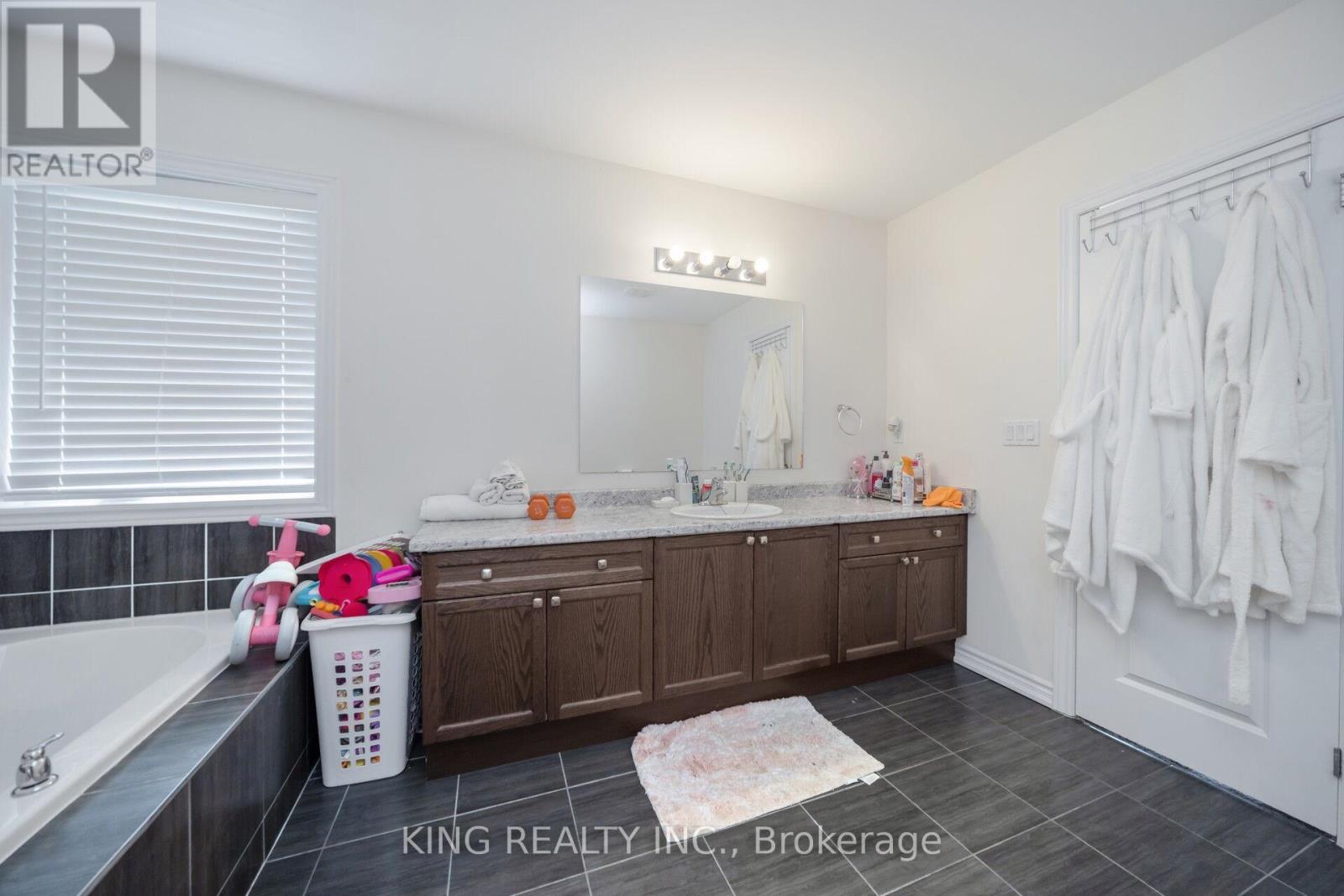 7 Todd Crescent Property Photo 30