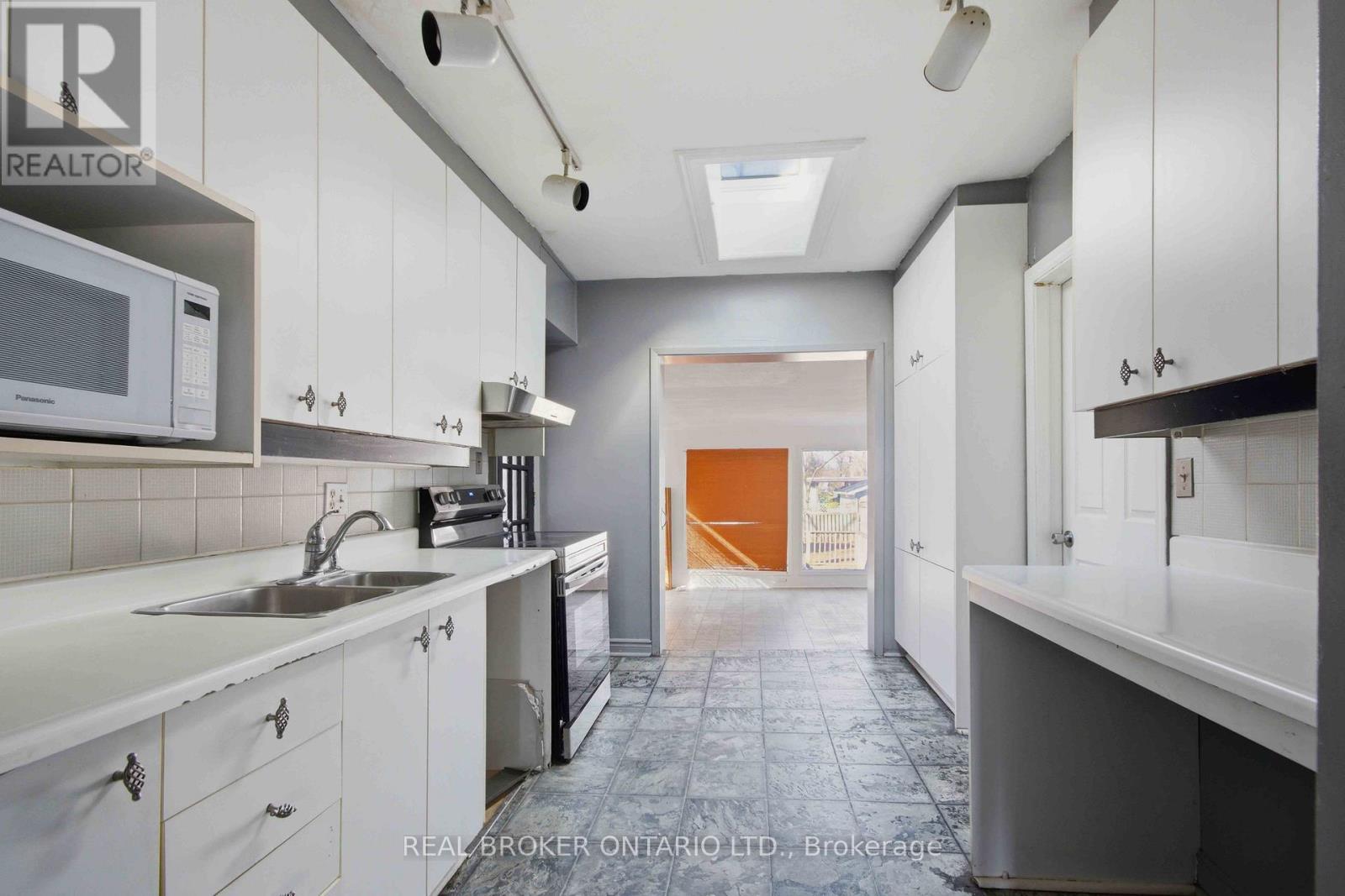 250 Macdonald Avenue Property Photo 9