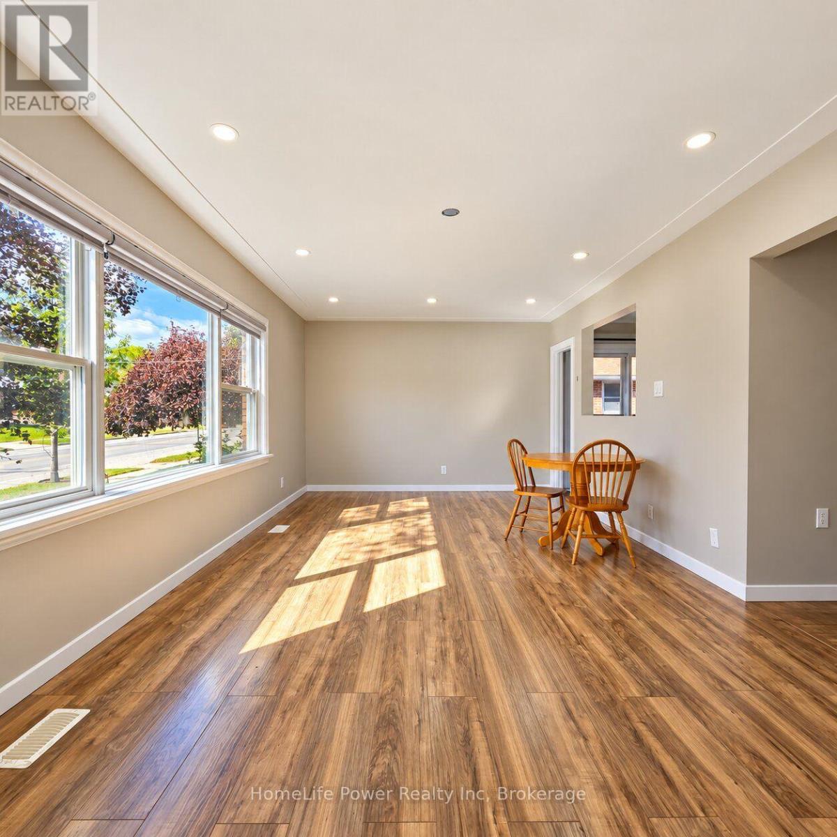 2 - 112 Heiman Street Property Photo 3