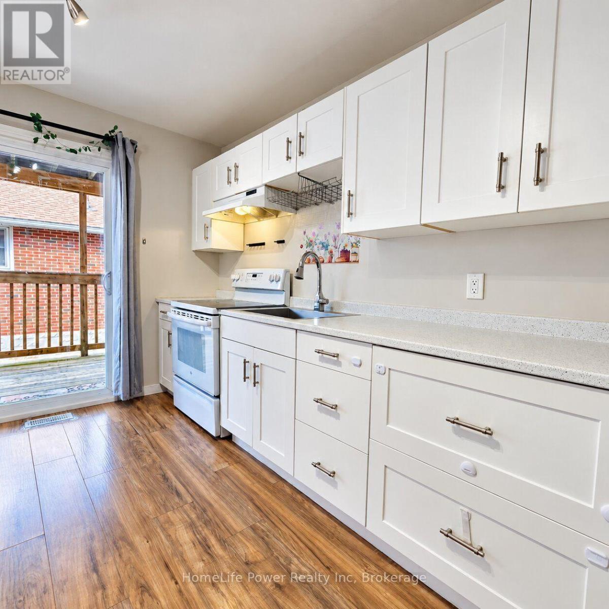 2 - 112 Heiman Street Property Photo 8