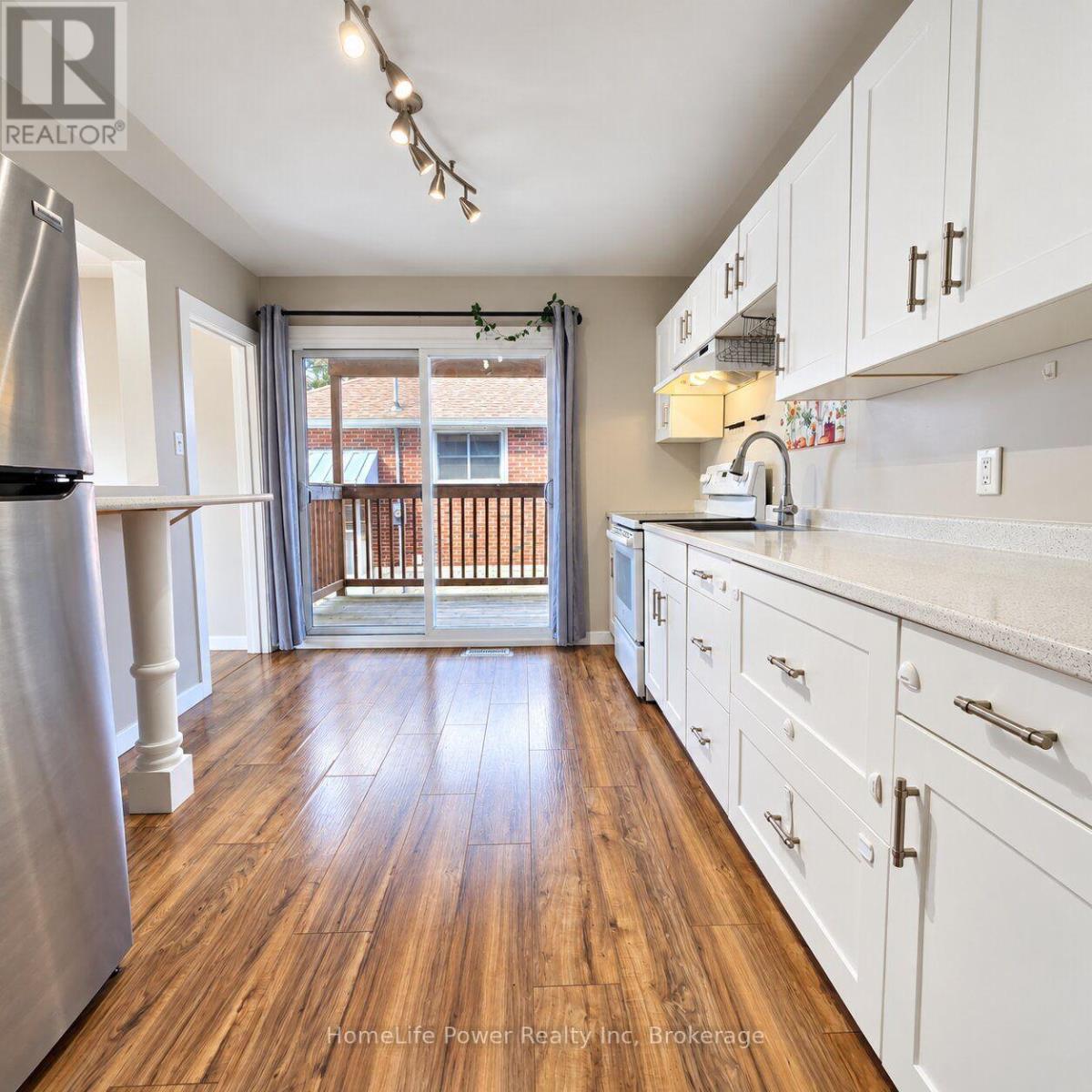 2 - 112 Heiman Street Property Photo 9