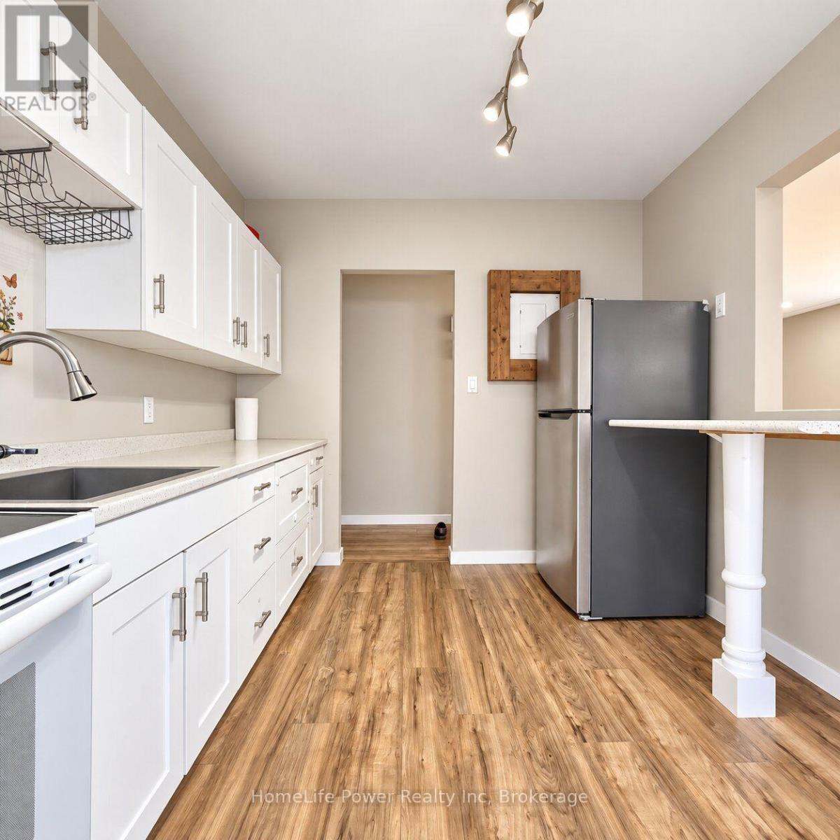 2 - 112 Heiman Street Property Photo 10