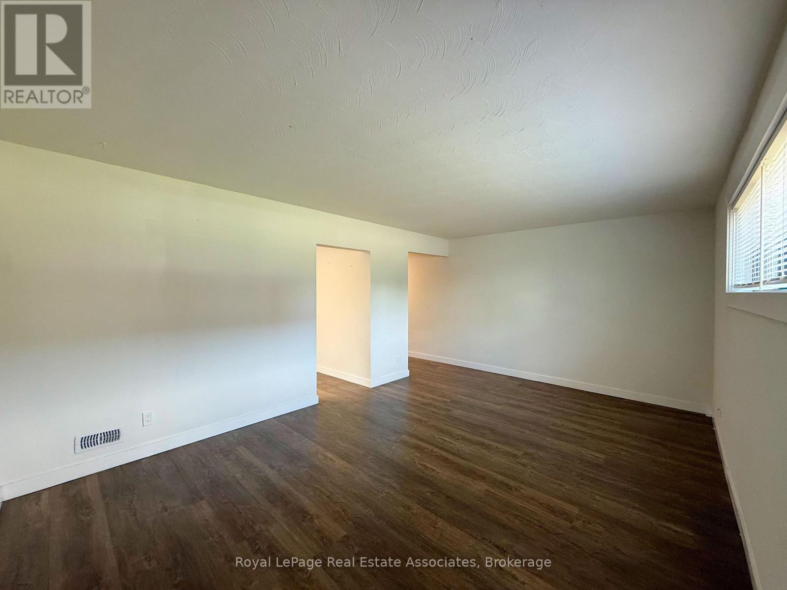 2 - 171 Huron Street Property Photo 3