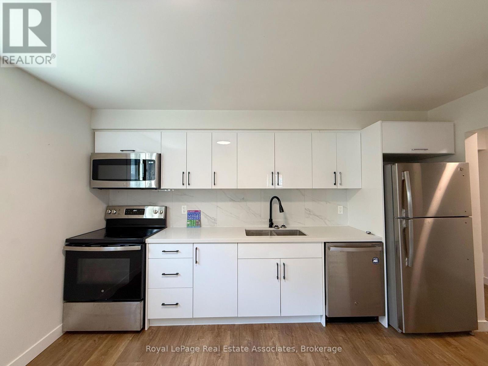 2 - 171 Huron Street Property Photo 5