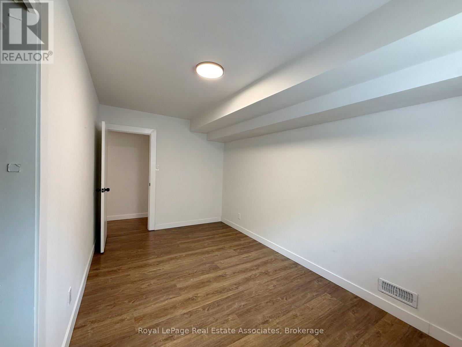2 - 171 Huron Street Property Photo 8