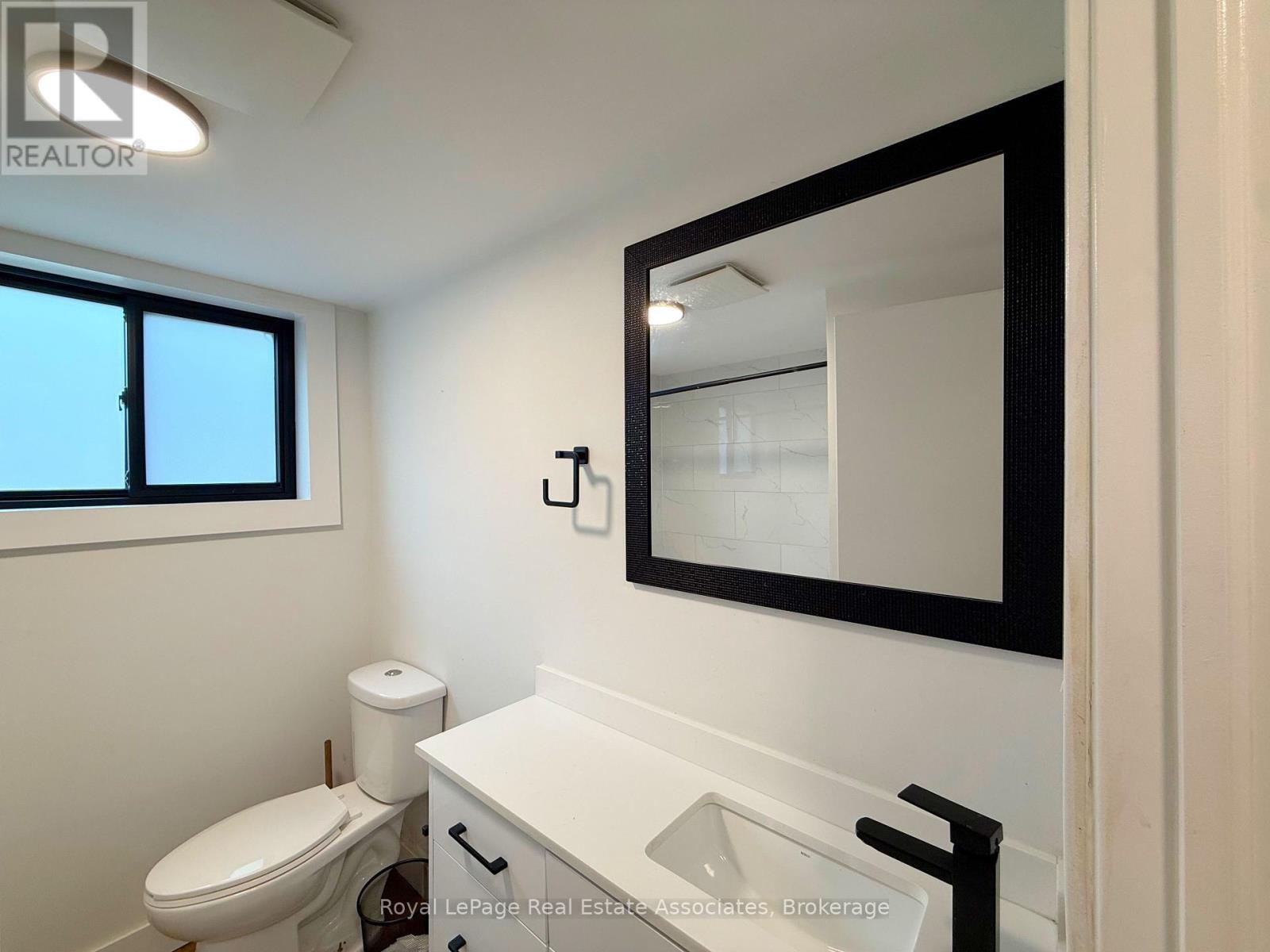 2 - 171 Huron Street Property Photo 14