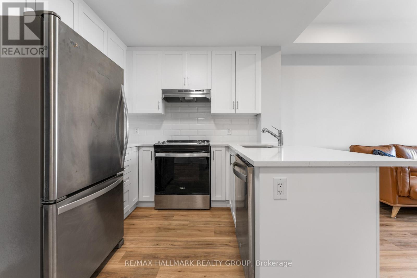 411 - 1350 Hemlock Road Property Photo 5