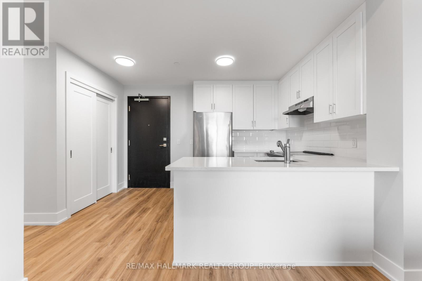 411 - 1350 Hemlock Road Property Photo 6