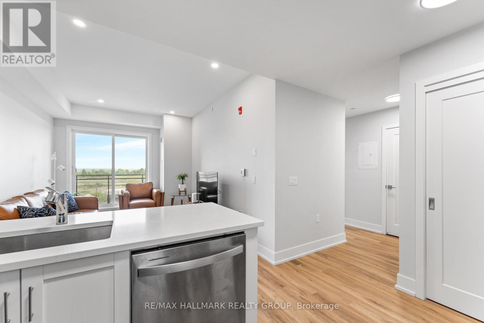 411 - 1350 Hemlock Road Property Photo 7