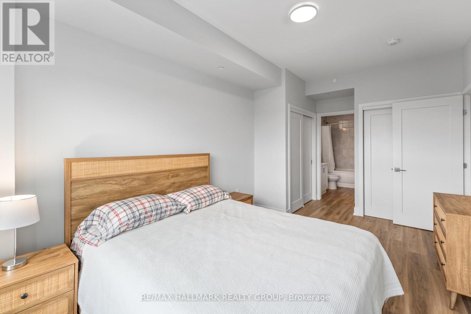 411 - 1350 Hemlock Road Property Photo 13