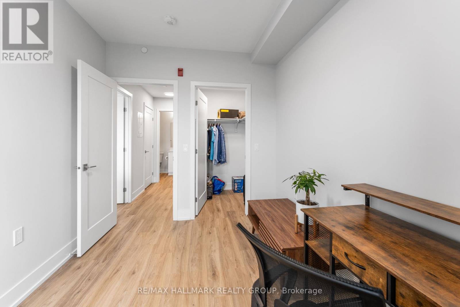 411 - 1350 Hemlock Road Property Photo 16