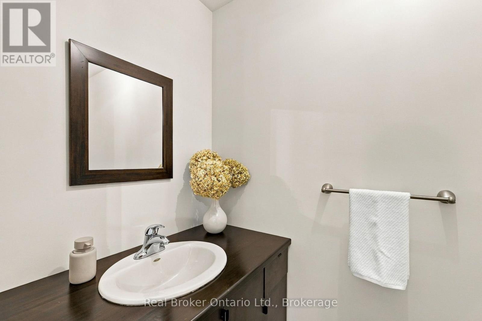 245589 22nd Side Road Property Photo 21
