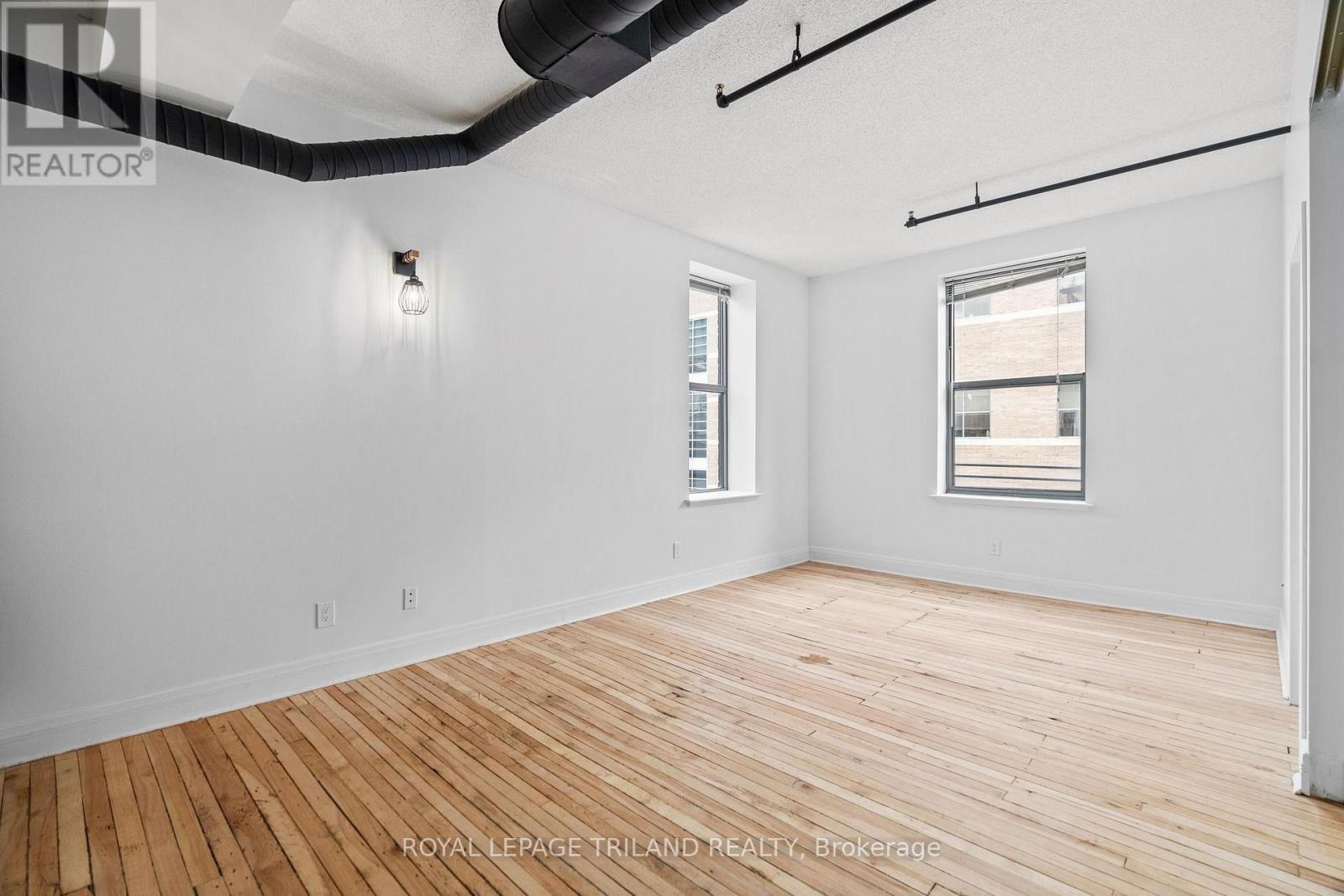 506 - 330 Clarence Street Property Photo 2