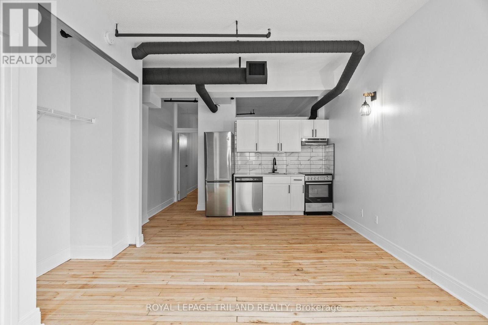 506 - 330 Clarence Street Property Photo 4