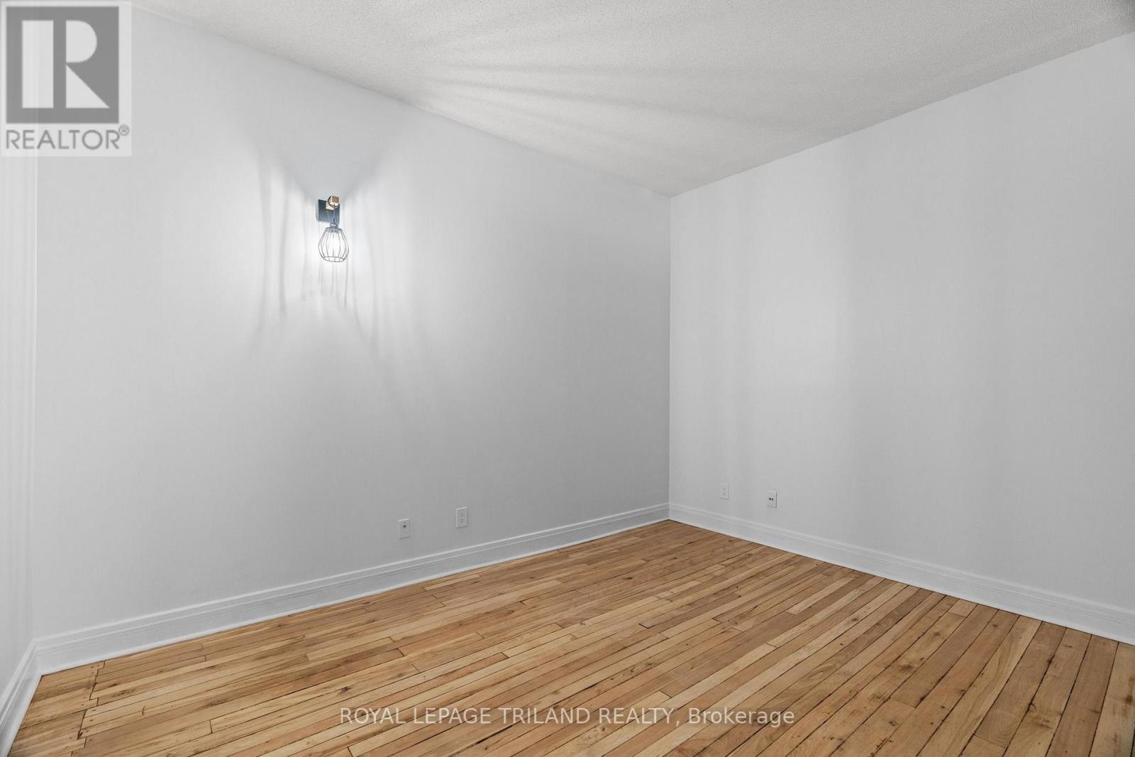 506 - 330 Clarence Street Property Photo 6