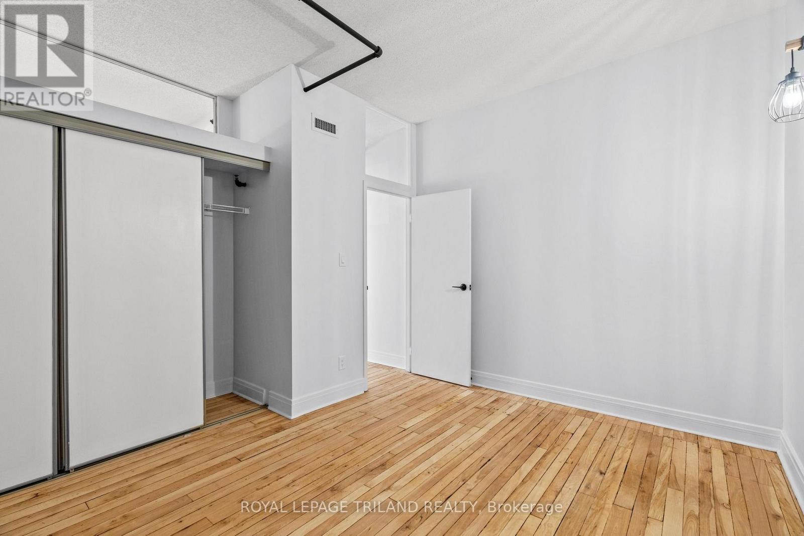 506 - 330 Clarence Street Property Photo 9