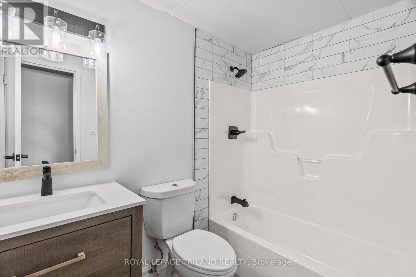 506 - 330 Clarence Street Property Photo 10