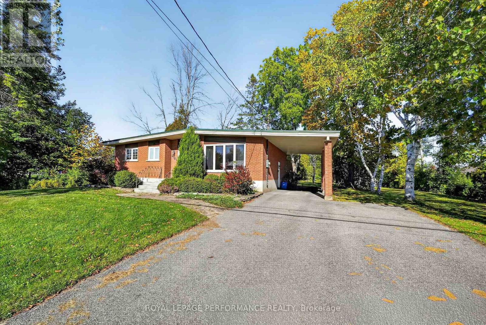 2761 Ross Avenue Property Photo 5