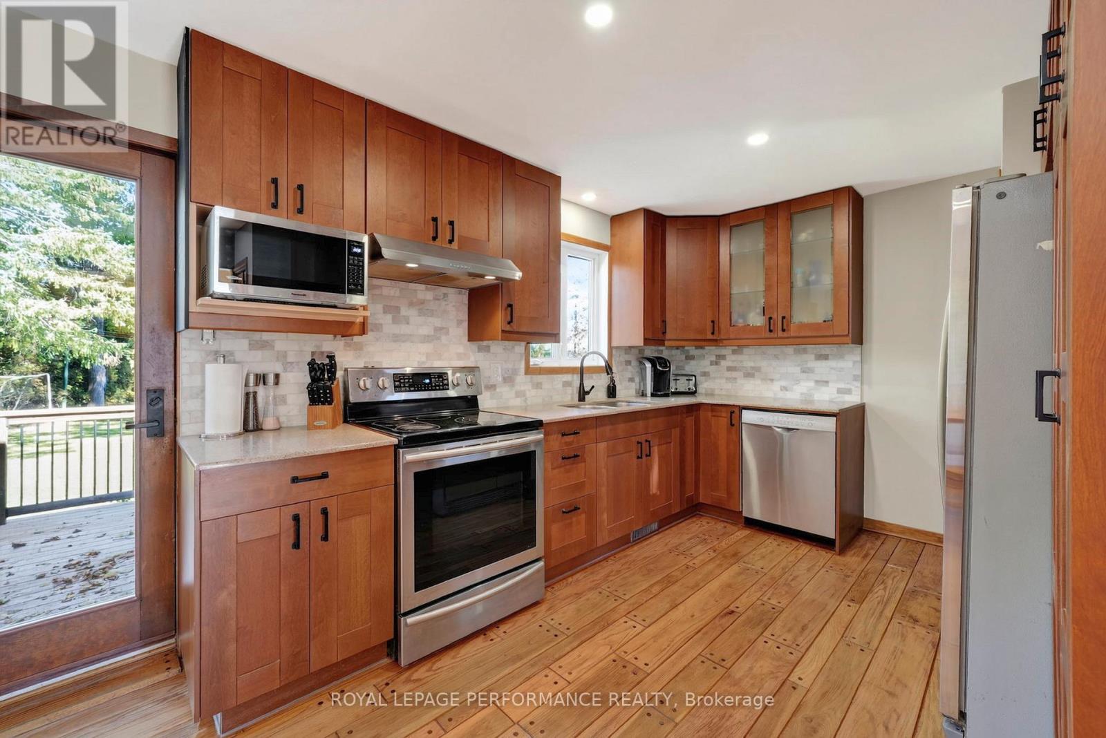 2761 Ross Avenue Property Photo 6