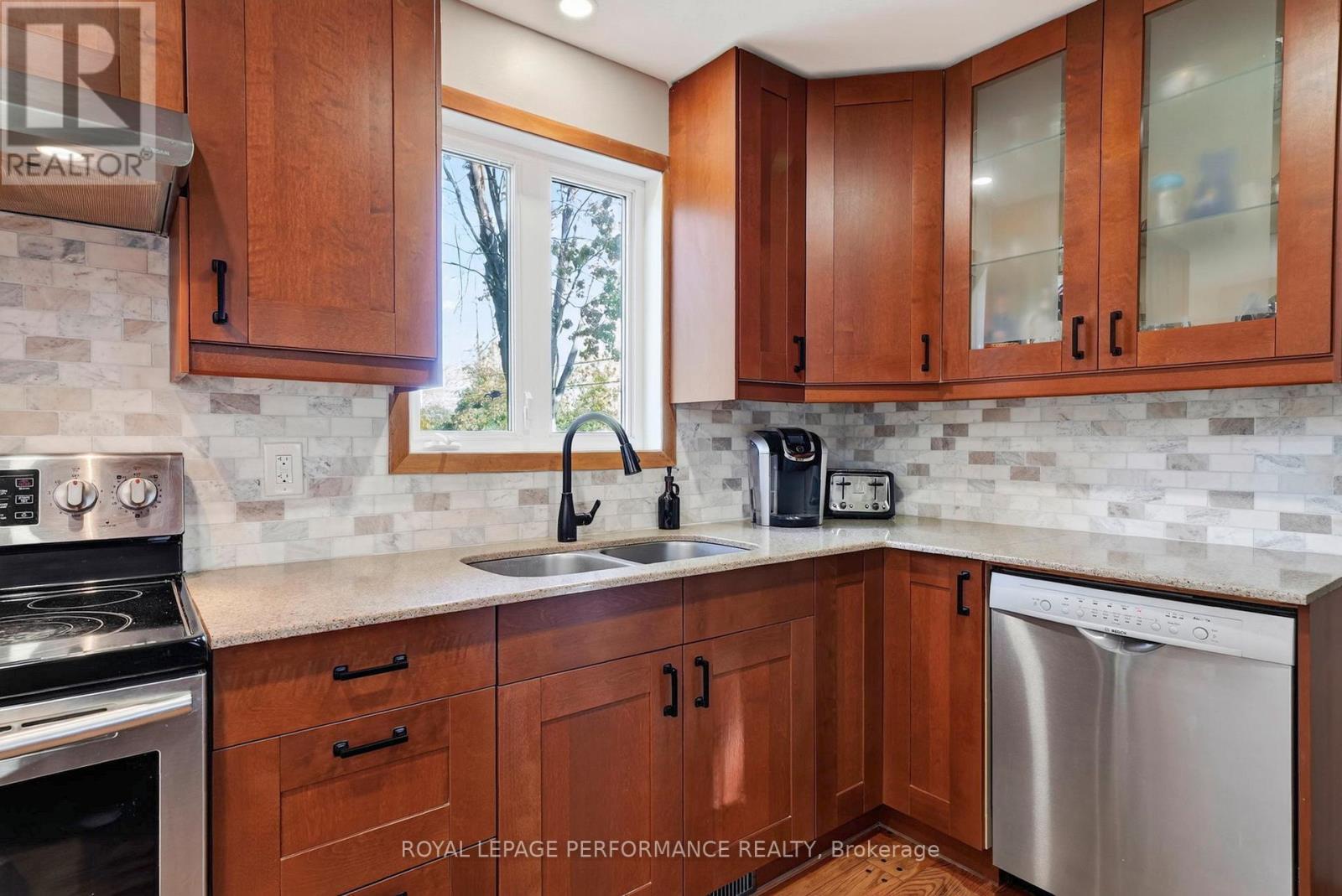 2761 Ross Avenue Property Photo 7