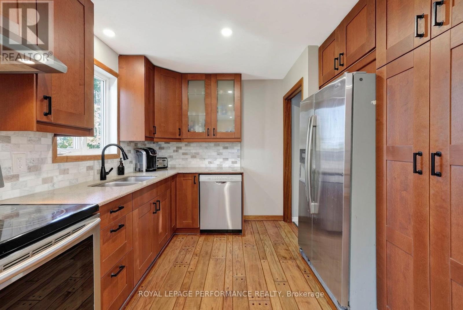 2761 Ross Avenue Property Photo 8