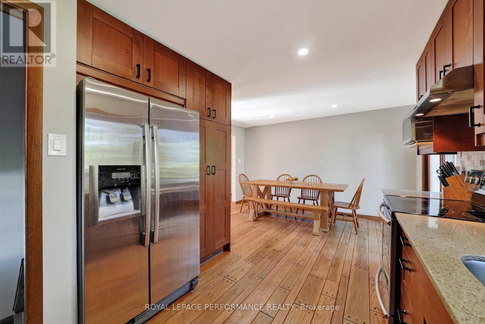 2761 Ross Avenue Property Photo 11