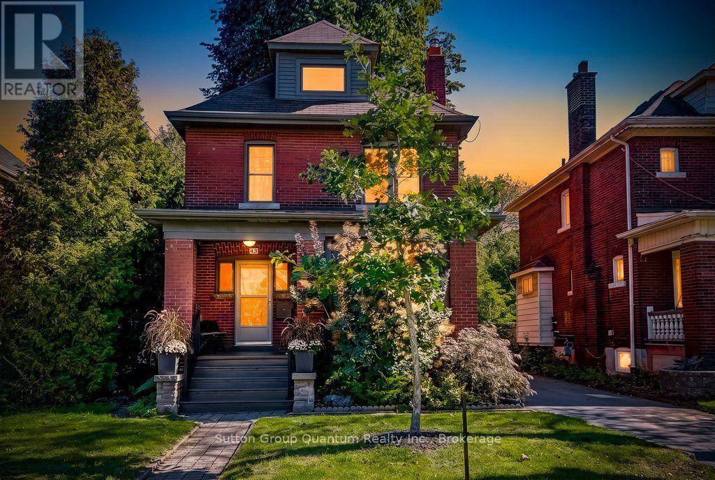 43 Rosslyn Avenue S Property Photo 2