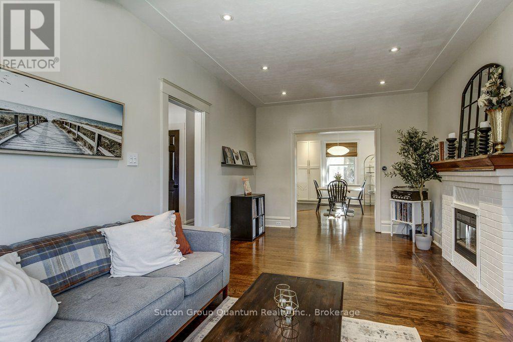 43 Rosslyn Avenue S Property Photo 11
