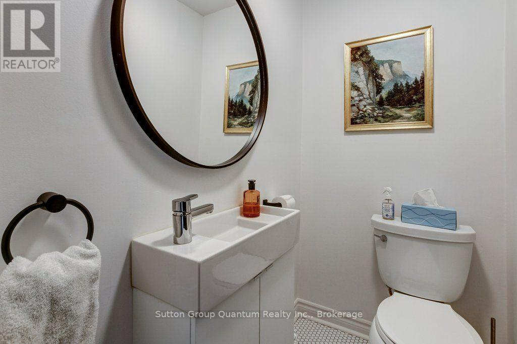 43 Rosslyn Avenue S Property Photo 20