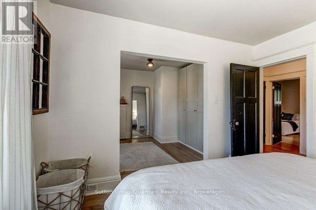 43 Rosslyn Avenue S Property Photo 28