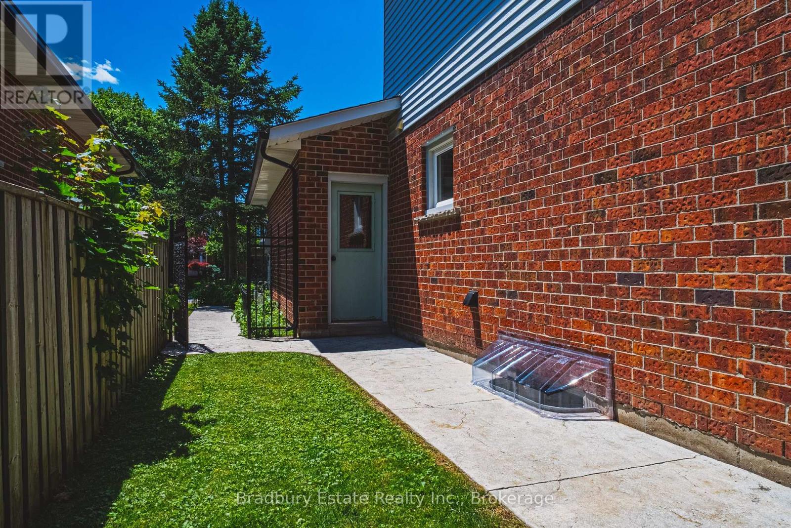 100 Chudleigh Street Property Photo 44