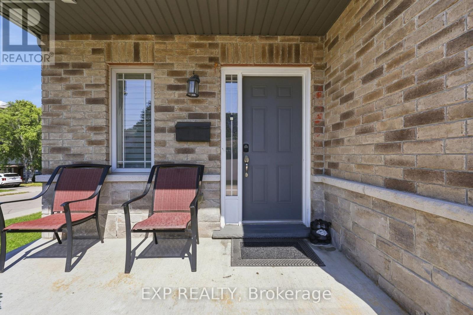 665 Greenhill Avenue E Property Photo 4