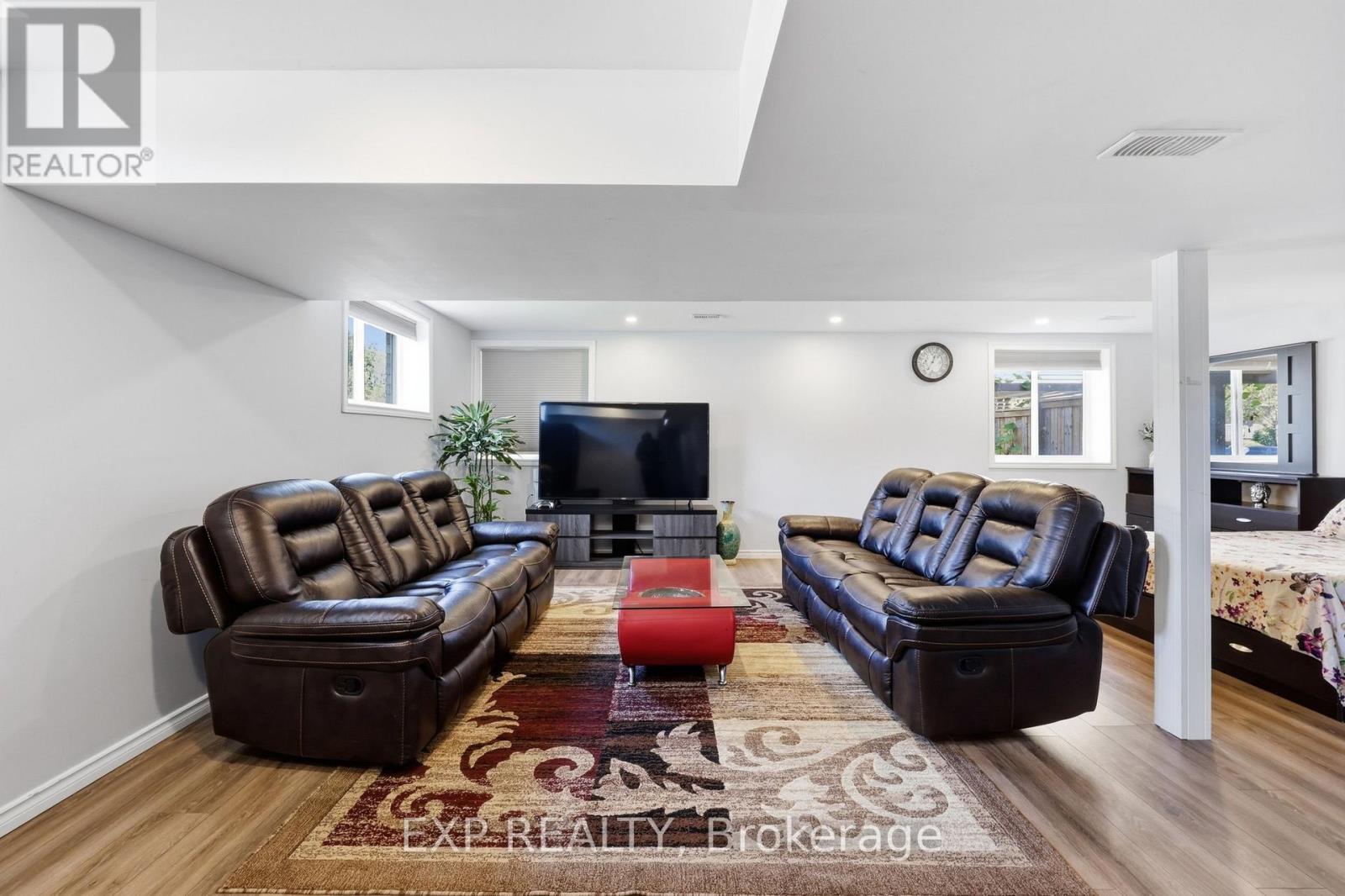 665 Greenhill Avenue E Property Photo 33