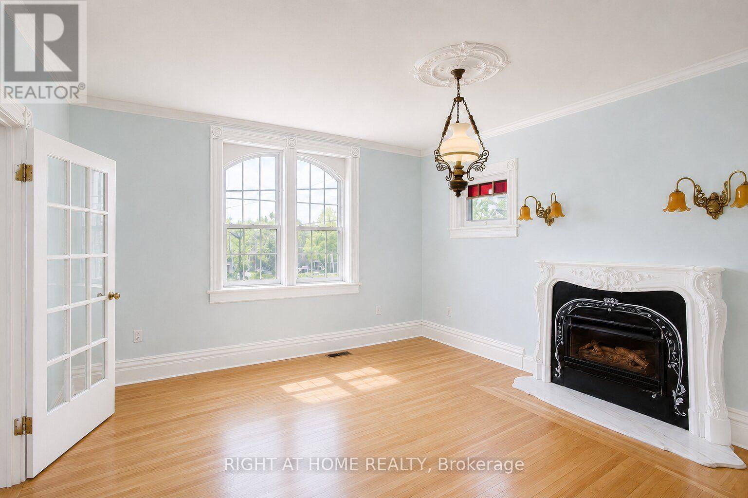 402 Lambton Street E Property Photo 5