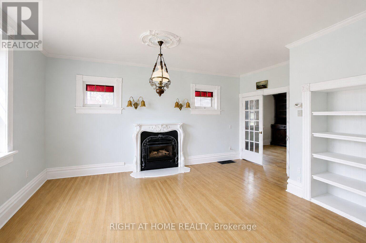 402 Lambton Street E Property Photo 6