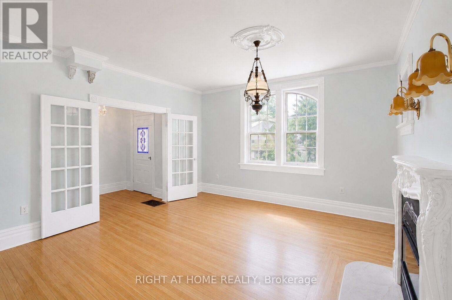 402 Lambton Street E Property Photo 10