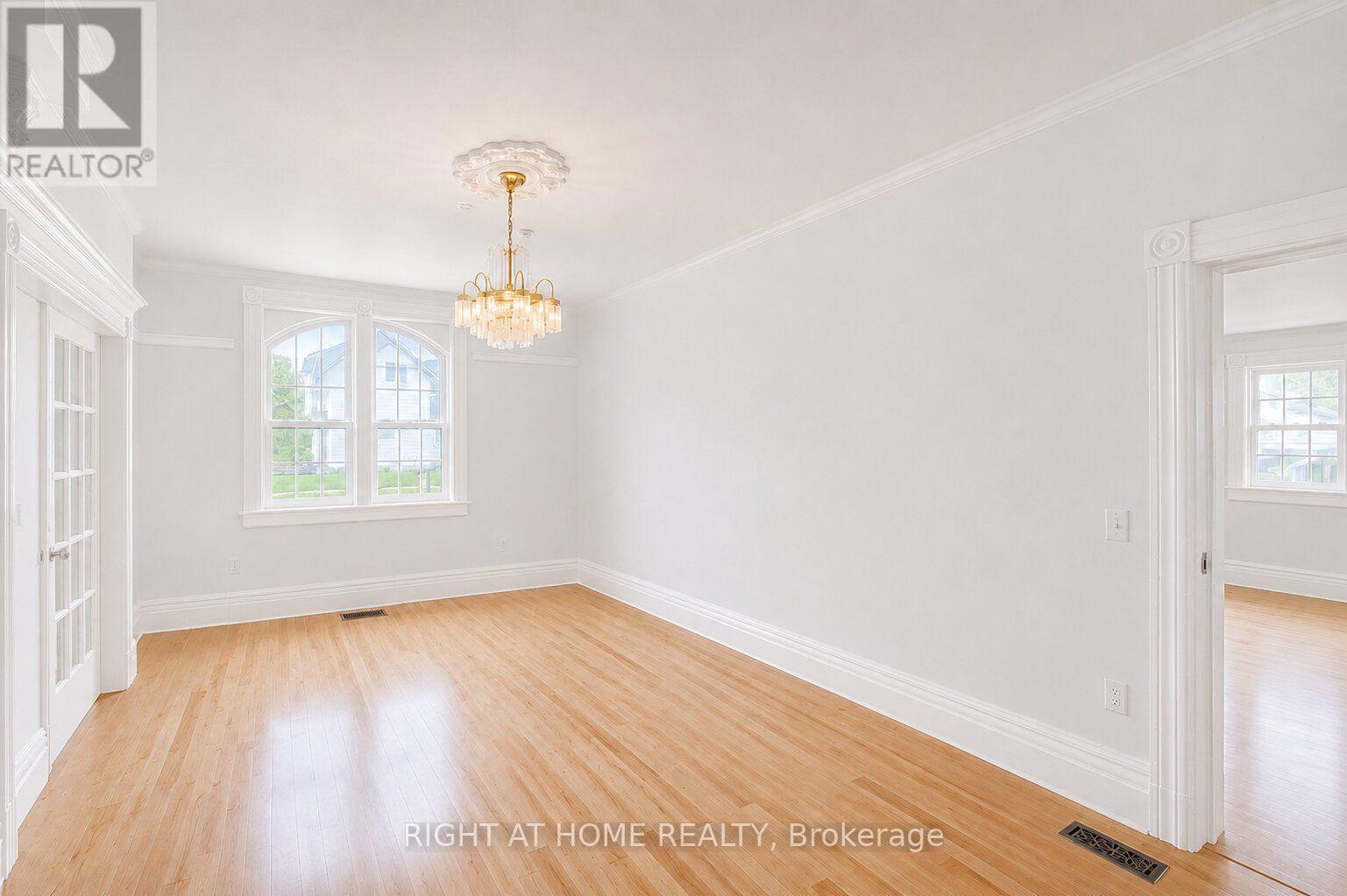 402 Lambton Street E Property Photo 12