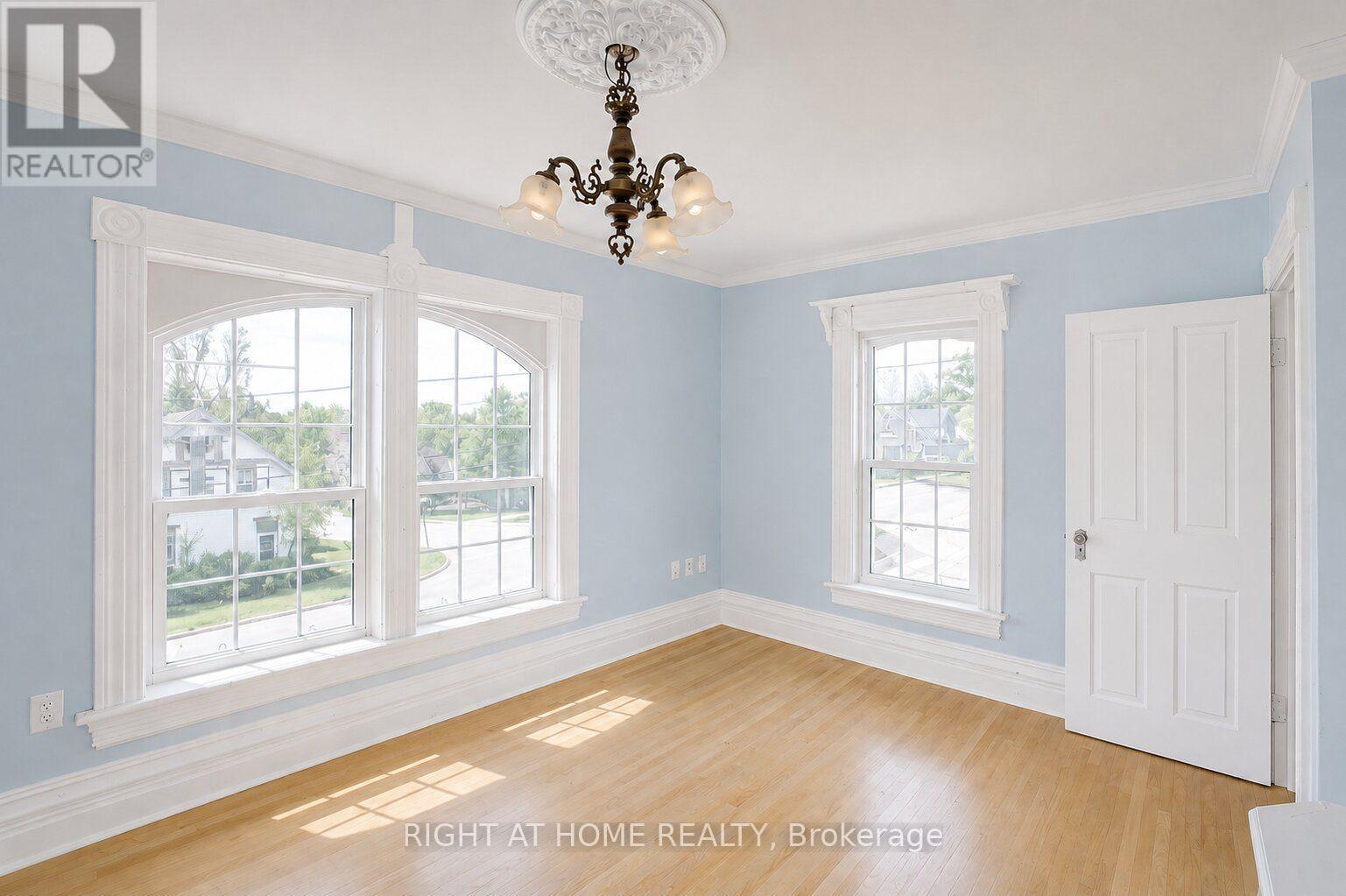 402 Lambton Street E Property Photo 23