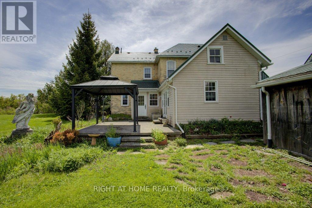 402 Lambton Street E Property Photo 27