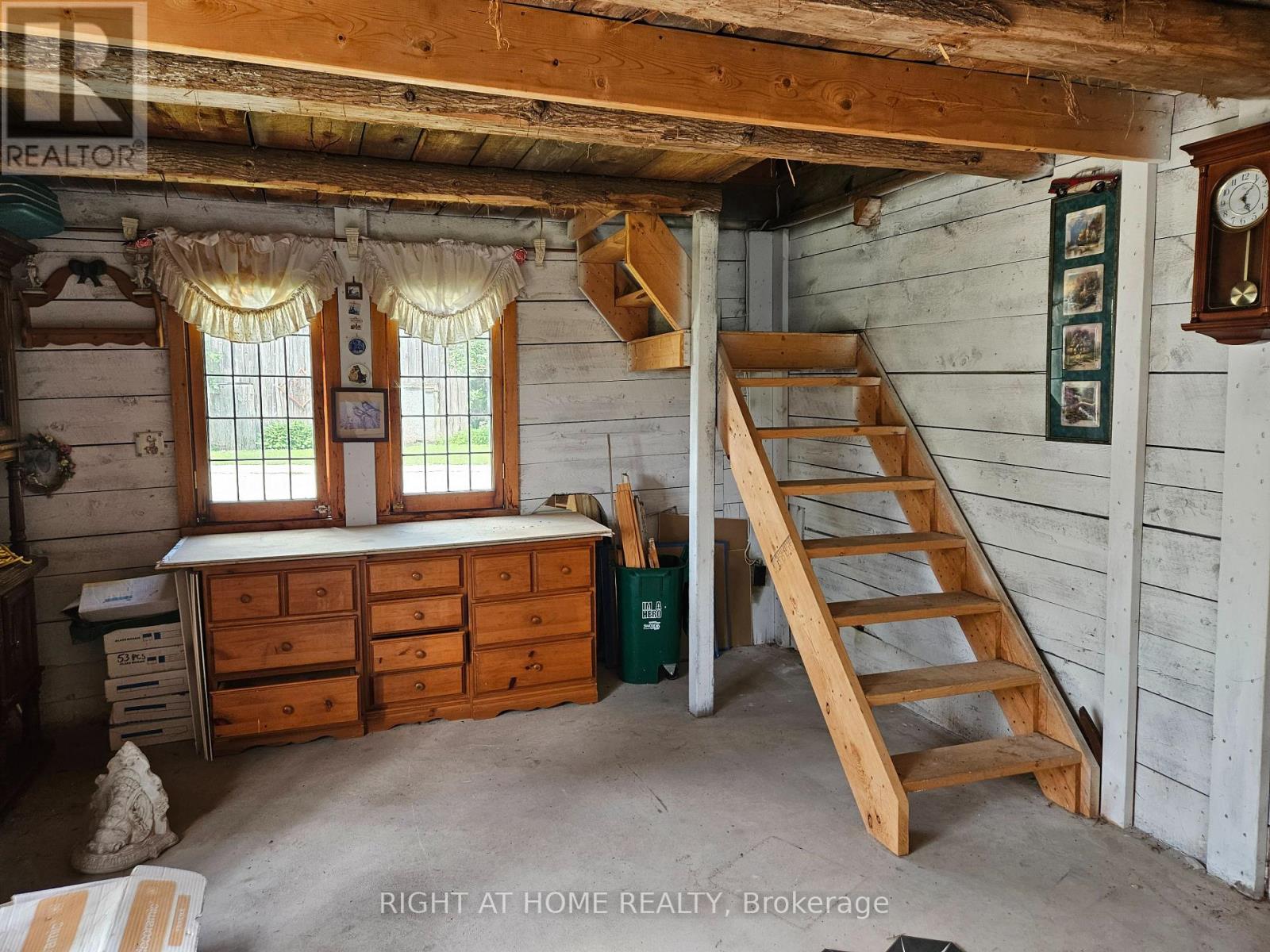 402 Lambton Street E Property Photo 31
