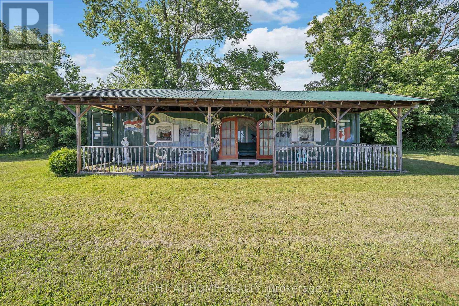 402 Lambton Street E Property Photo 36
