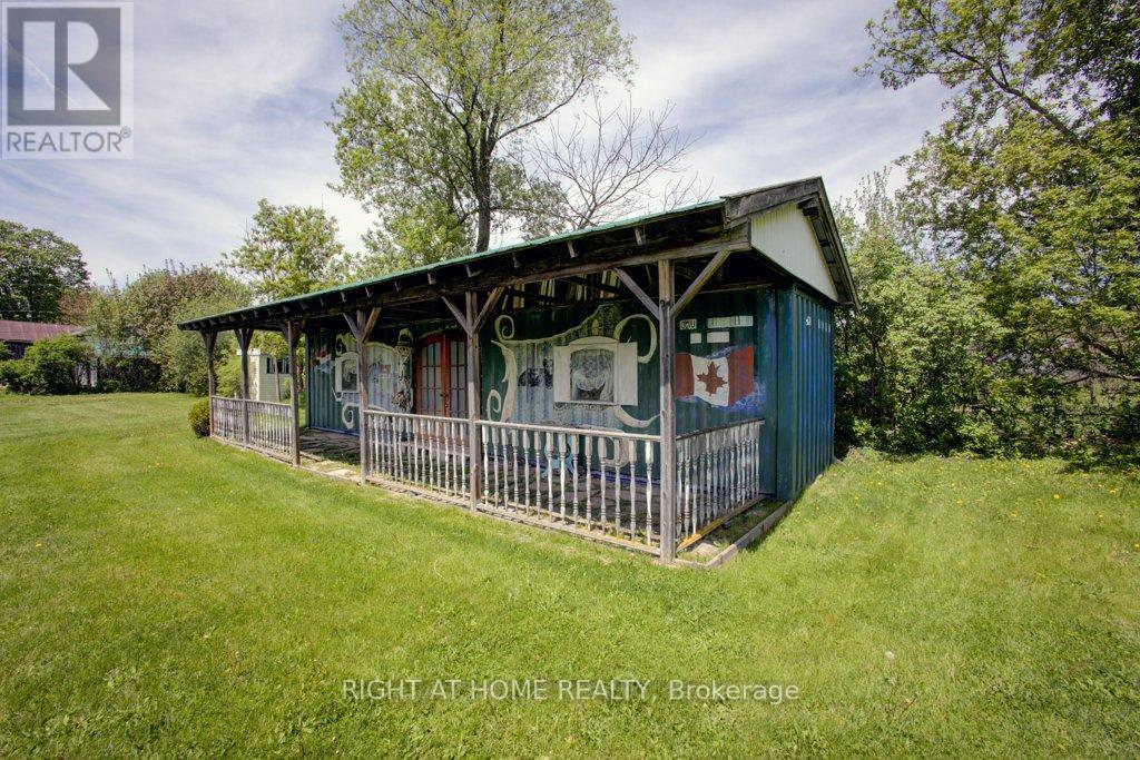 402 Lambton Street E Property Photo 37