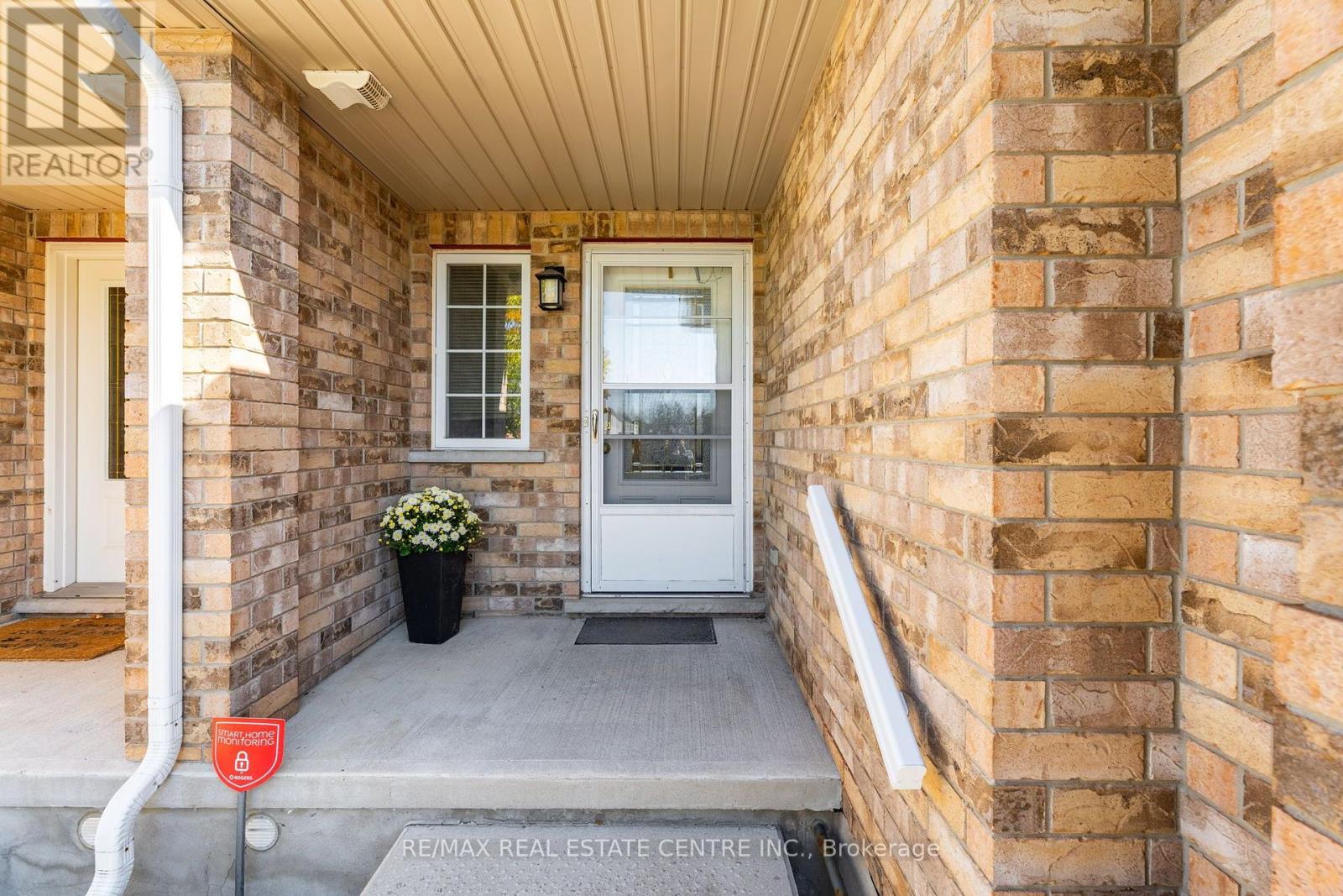 11 - 20 Shackleton Drive Property Photo 3