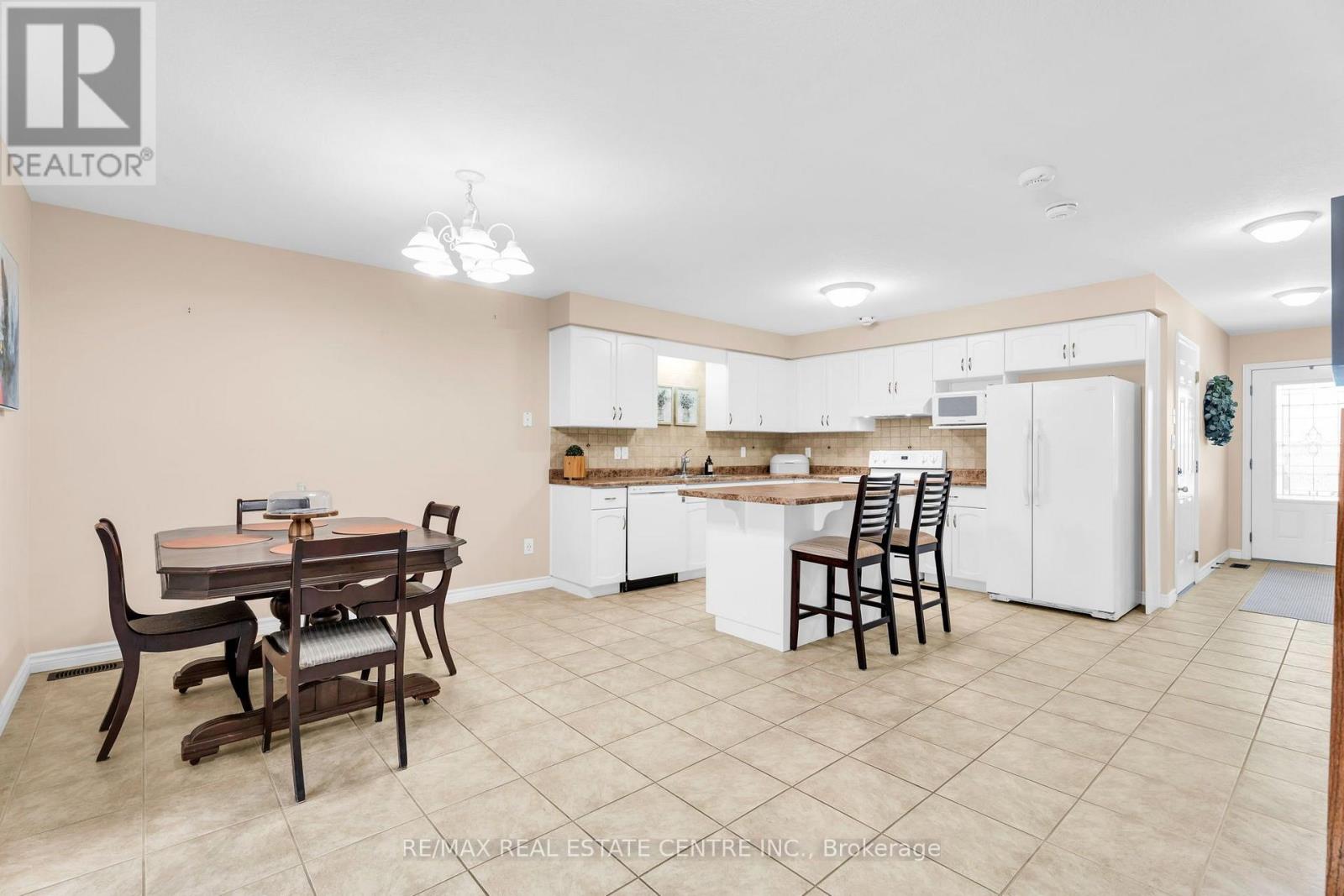 11 - 20 Shackleton Drive Property Photo 7