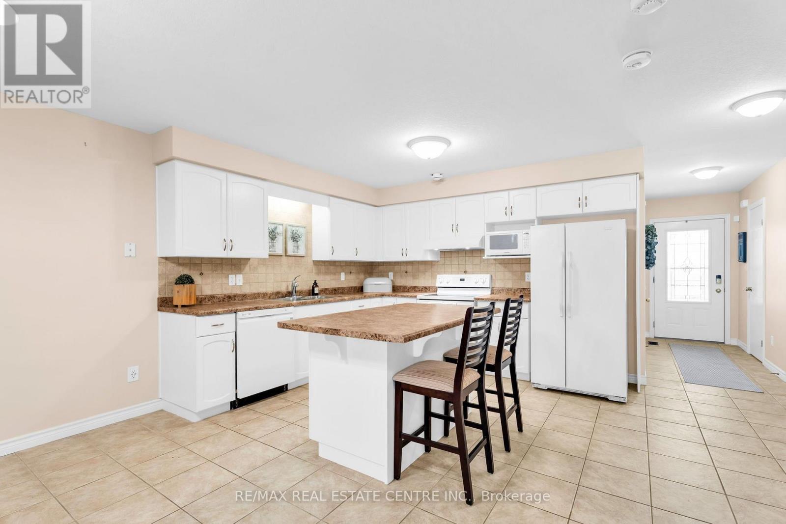 11 - 20 Shackleton Drive Property Photo 8