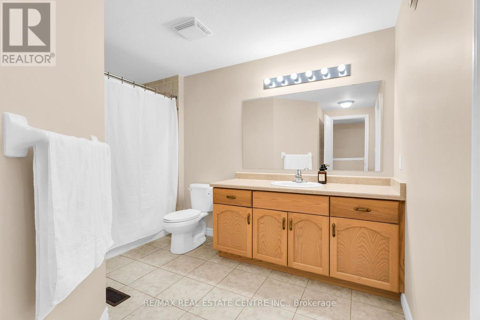 11 - 20 Shackleton Drive Property Photo 28